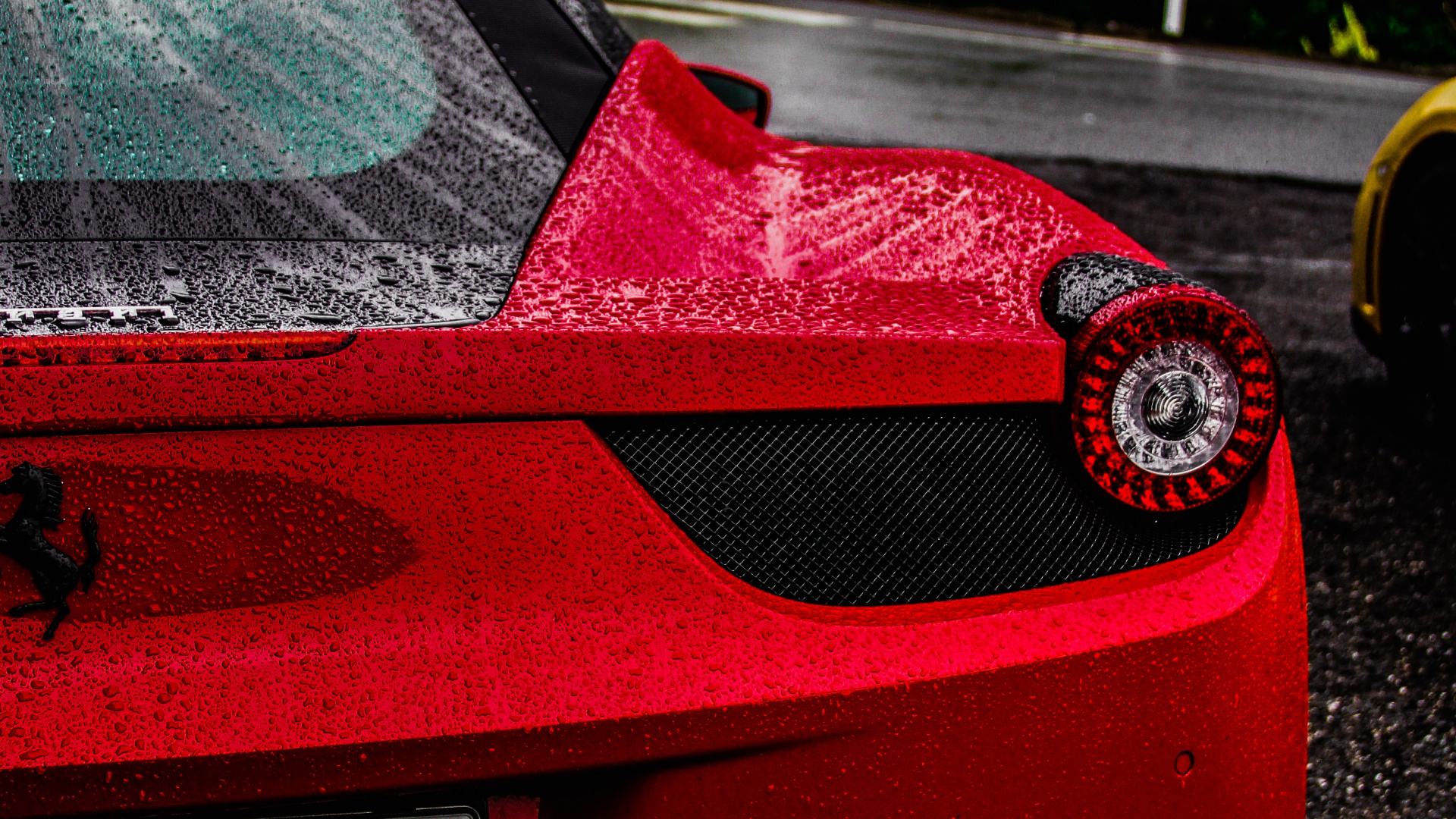 Roter Ferrari 458 Italia Tagsüber Unterwegs. Wallpaper in 1920x1080 Resolution