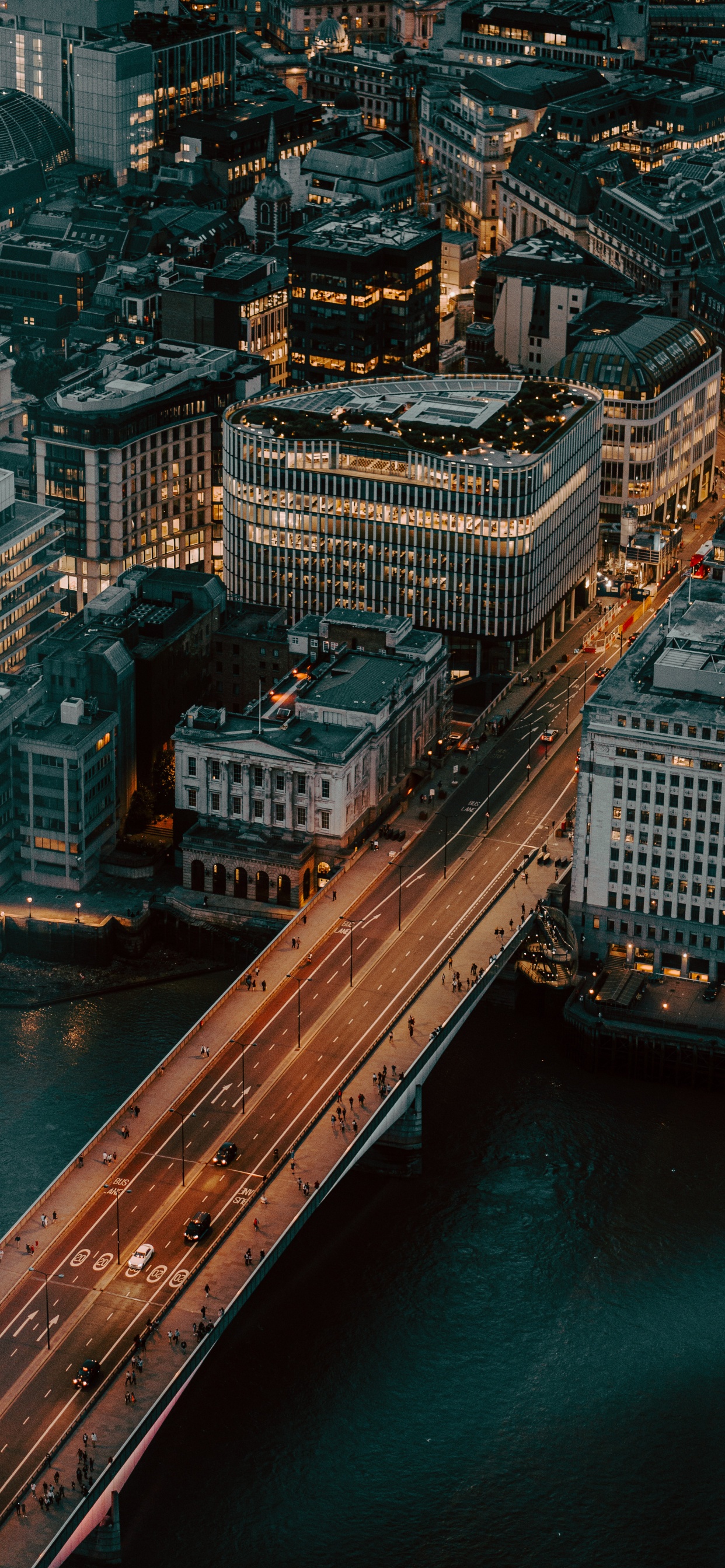 Vue Aérienne Des Bâtiments de la Ville Pendant la Journée. Wallpaper in 1242x2688 Resolution