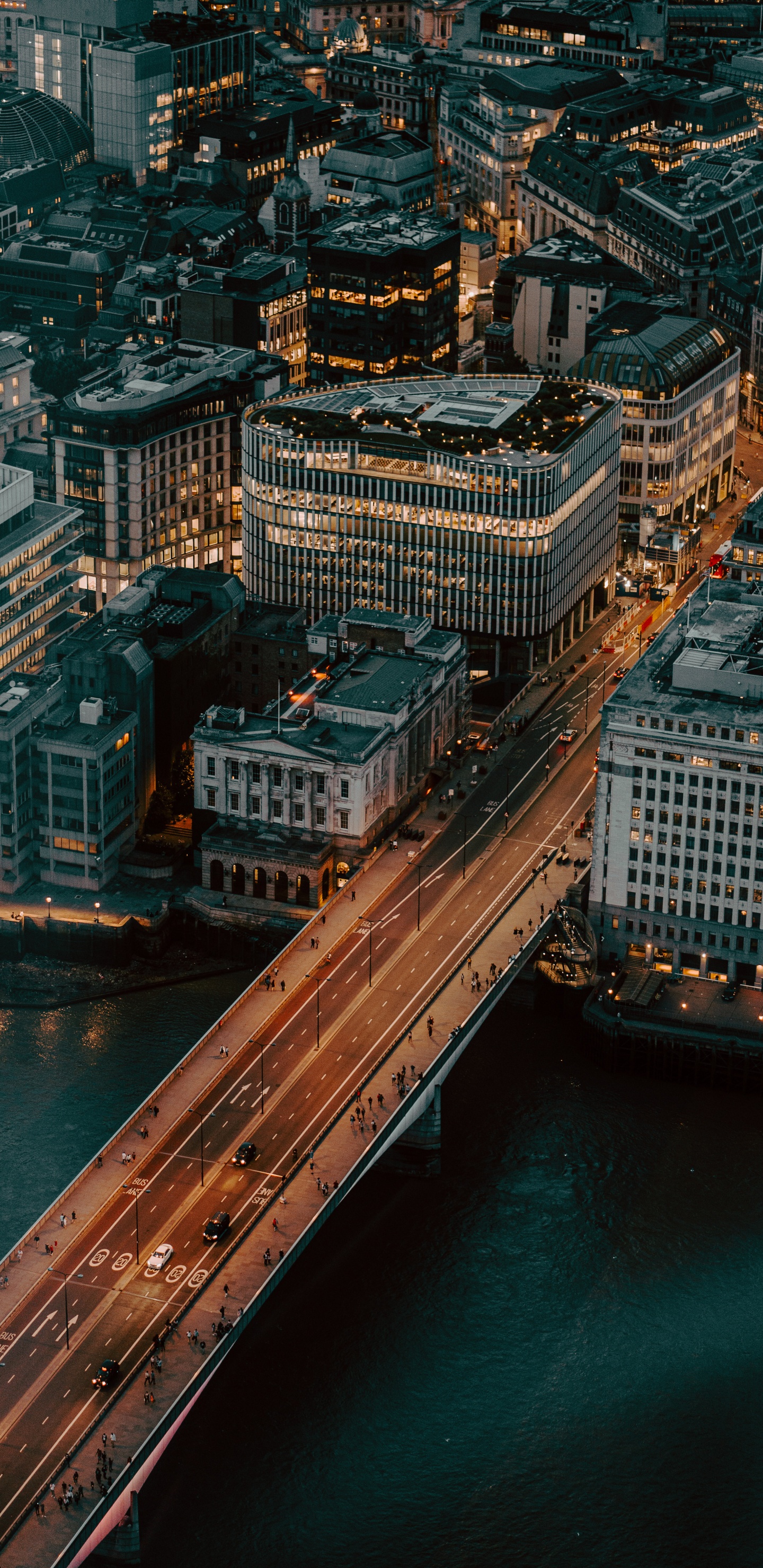 Vue Aérienne Des Bâtiments de la Ville Pendant la Journée. Wallpaper in 1440x2960 Resolution