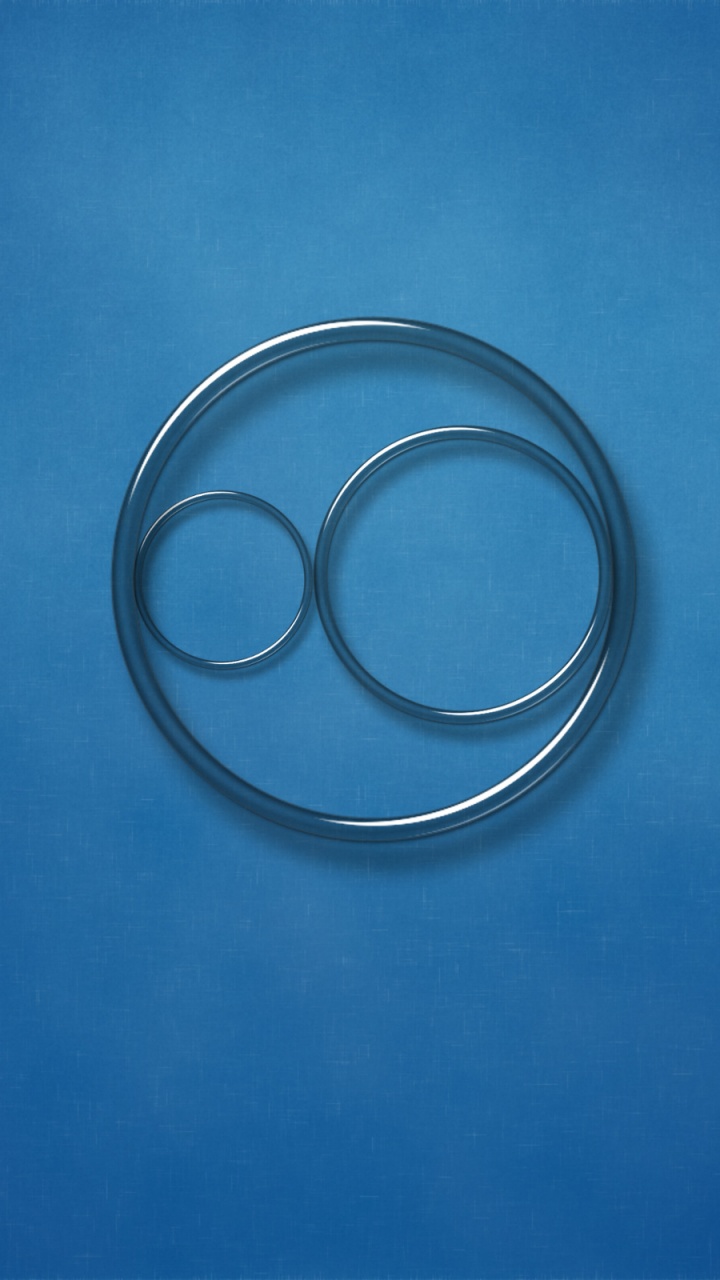 Bague en Argent Sur Textile Bleu. Wallpaper in 720x1280 Resolution