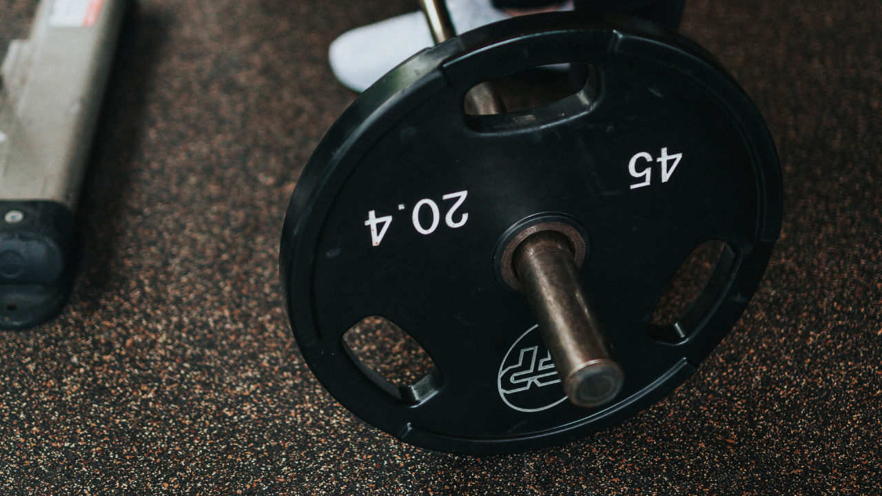 Black and Silver Dumbbell on Gray Carpet. Wallpaper in 1280x720 Resolution