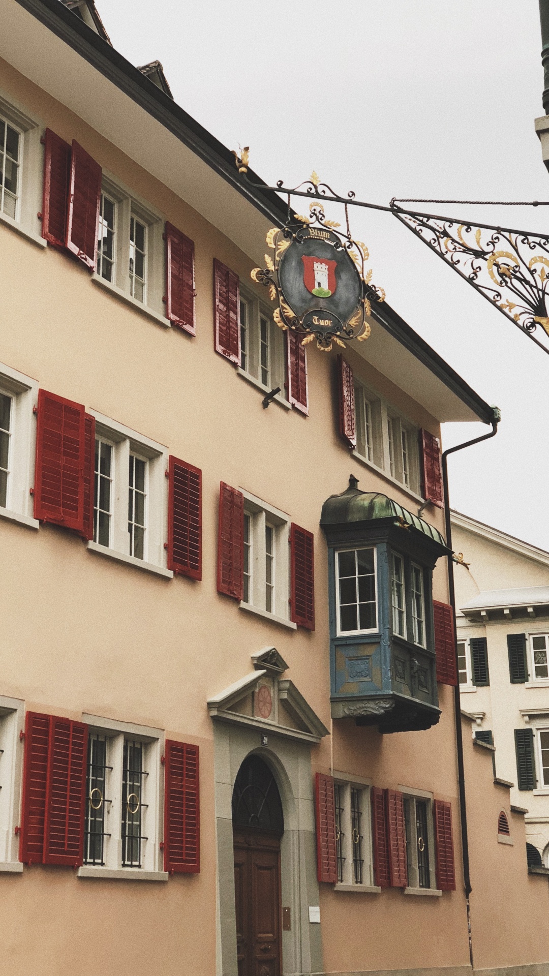 Haus, Eigenschaft, Fassade, Nachbarschaft, Stadt. Wallpaper in 1080x1920 Resolution