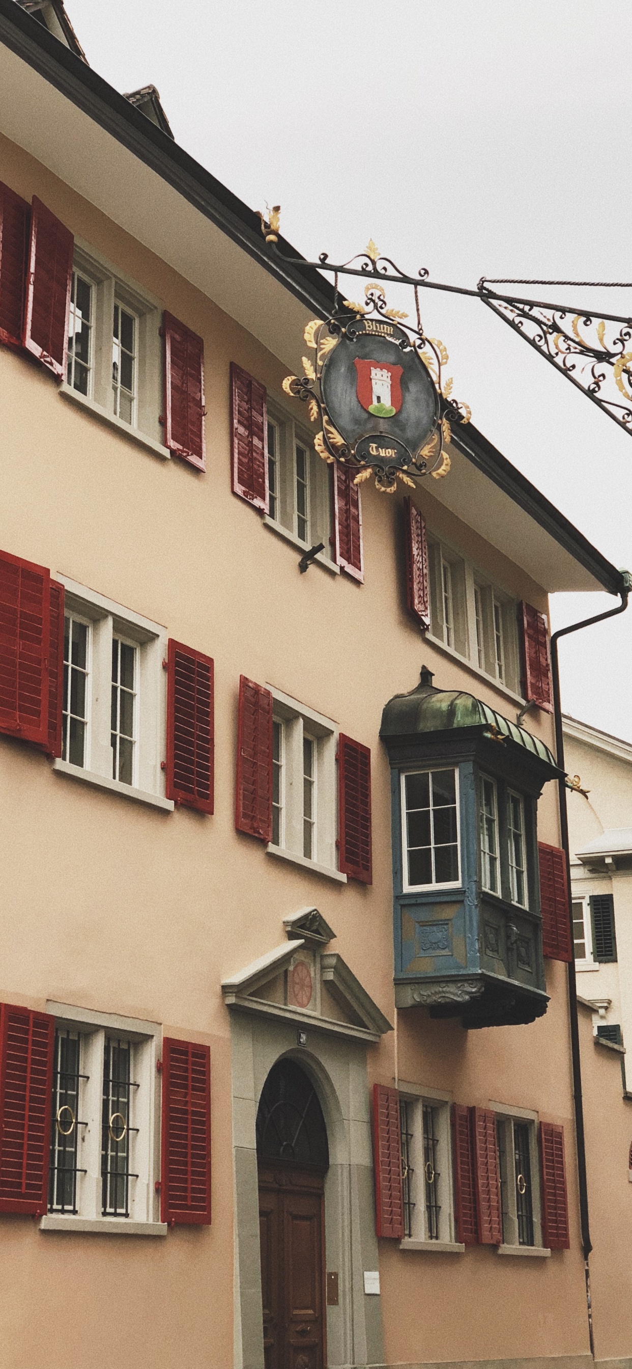 Propriété, Façade, Quartier, Ville, Bâtiment. Wallpaper in 1242x2688 Resolution