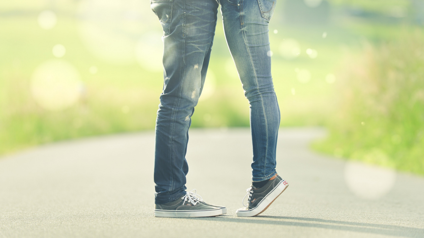 Bonheur, Amitié, Jeans, Denim, Vêtement. Wallpaper in 1366x768 Resolution