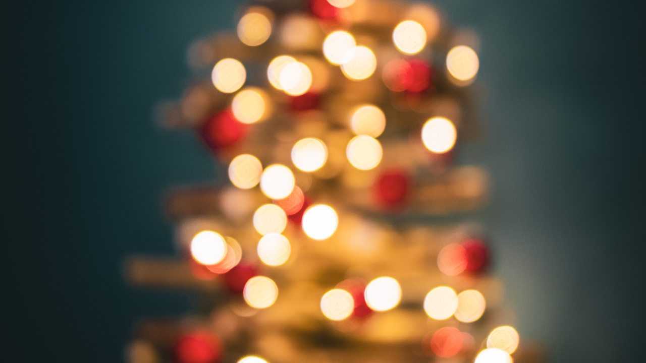 Arbre de Noël Rouge et Blanc Avec Des Lumières. Wallpaper in 1280x720 Resolution