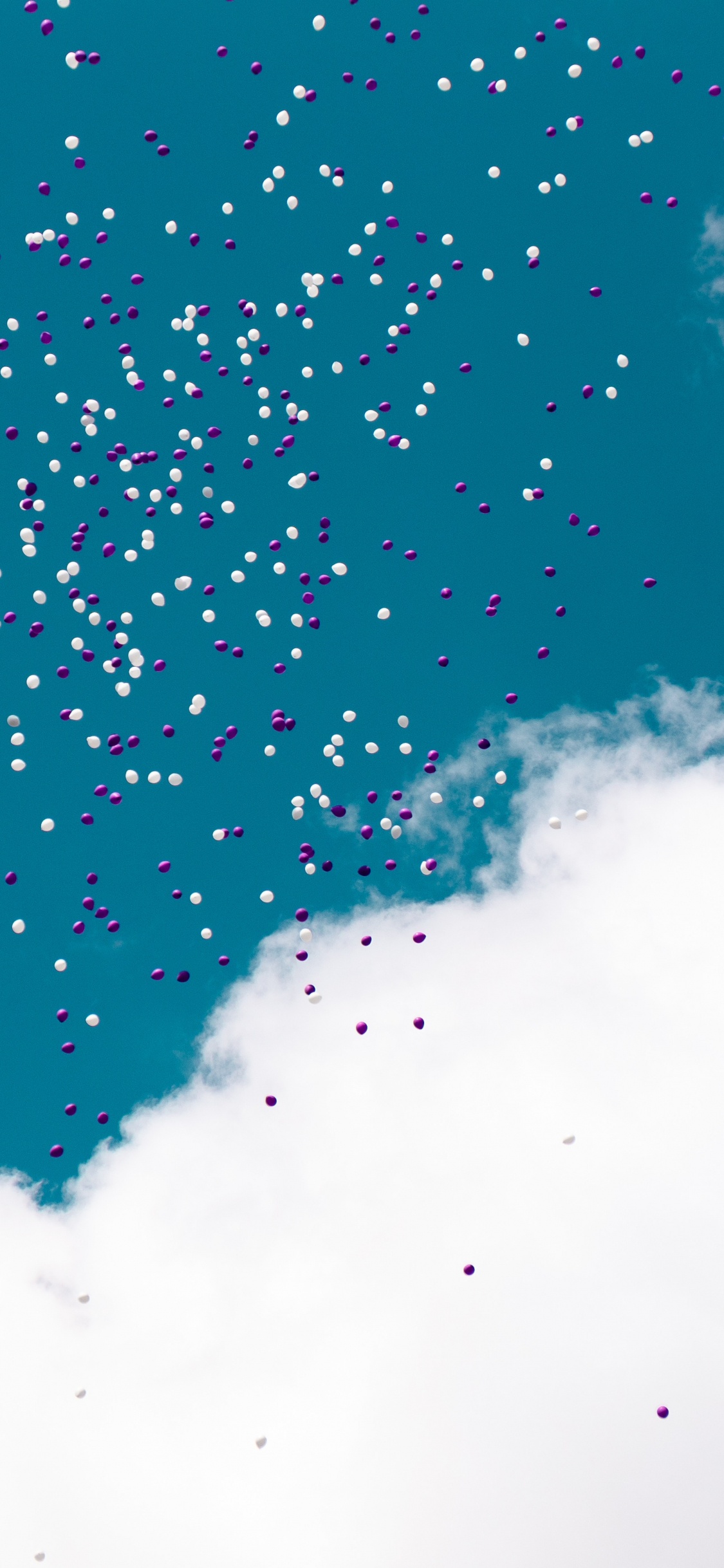 Weiße Wolken Und Blauer Himmel. Wallpaper in 1125x2436 Resolution