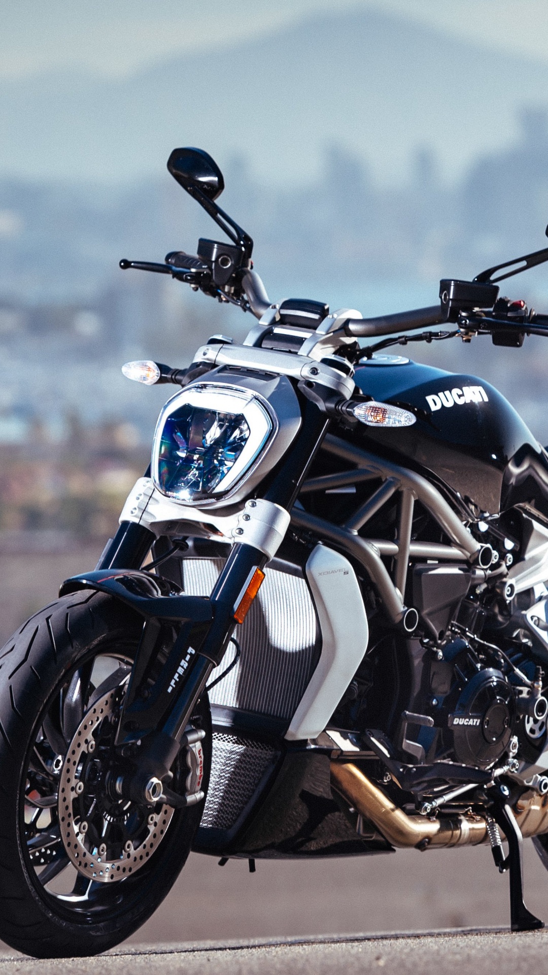 Moto Cruiser Noir et Argent. Wallpaper in 1080x1920 Resolution