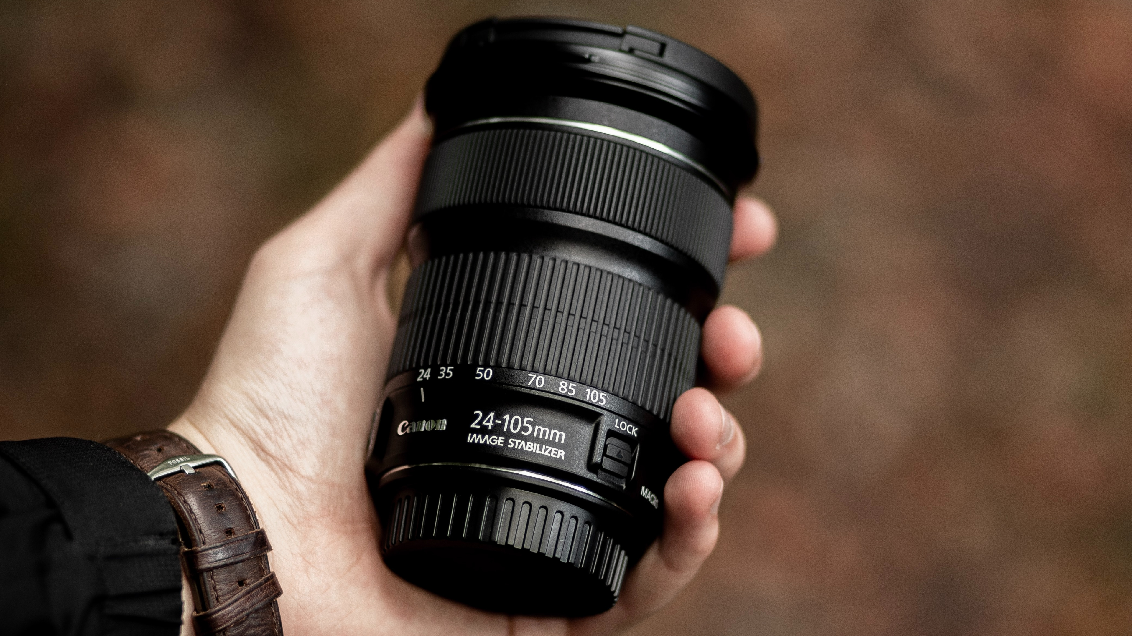 Person Holding Black Camera Lens. Wallpaper in 3840x2160 Resolution