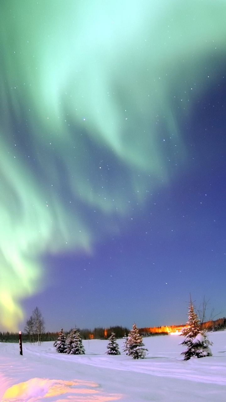 Grüne Polarlichter Während Der Nacht Night. Wallpaper in 720x1280 Resolution