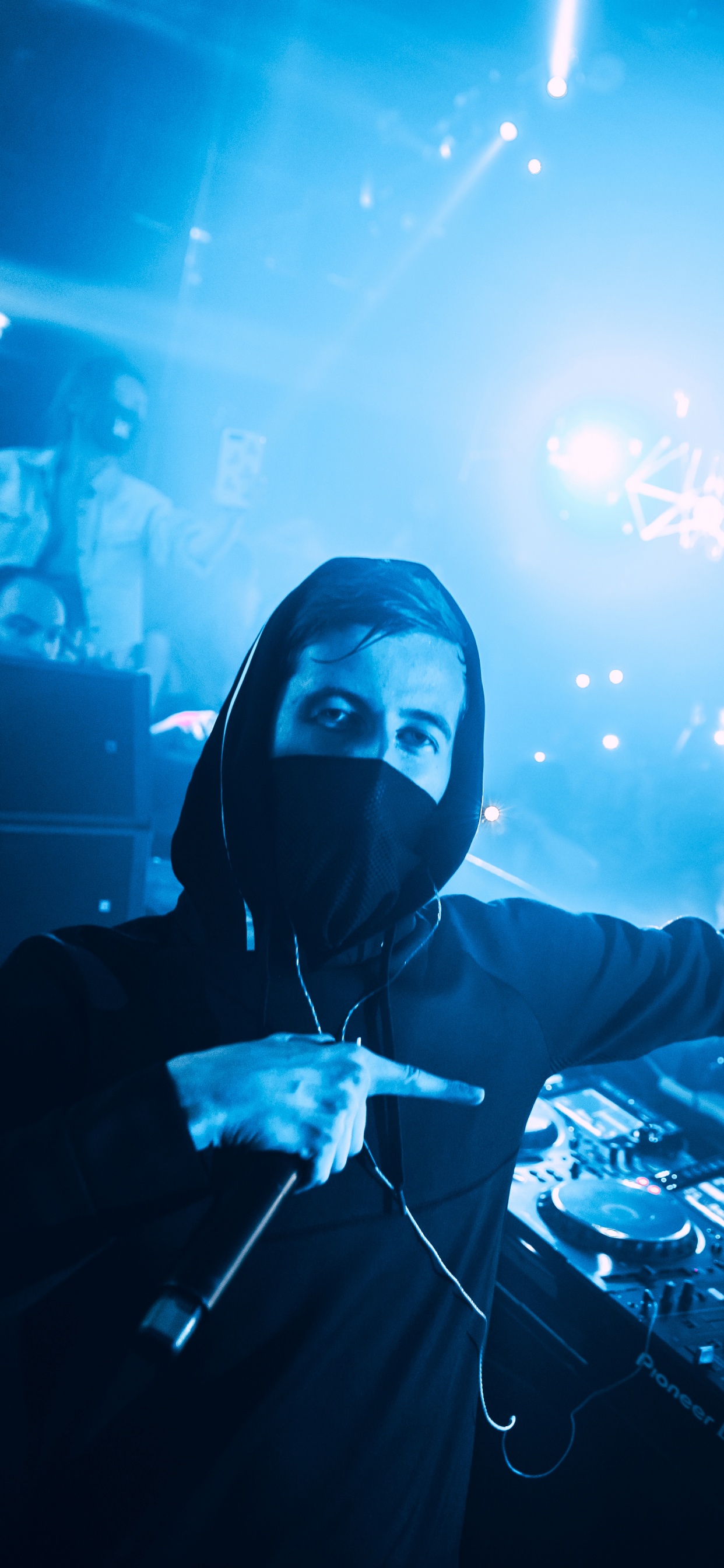 Blue, Performance, Lumière, la Musique de L'artiste, Lieu de la Musique. Wallpaper in 1242x2688 Resolution