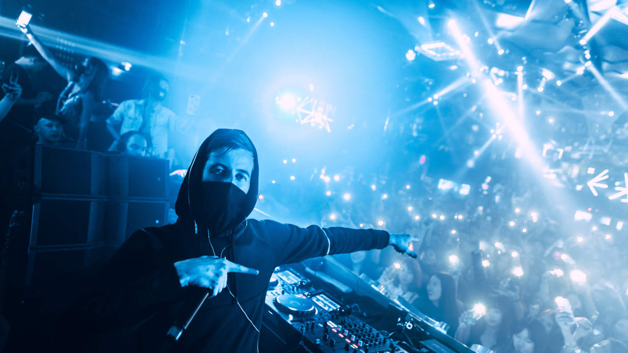 Azul, Rendimiento, Luz, el Artista de Música, la Música. Wallpaper in 1280x720 Resolution