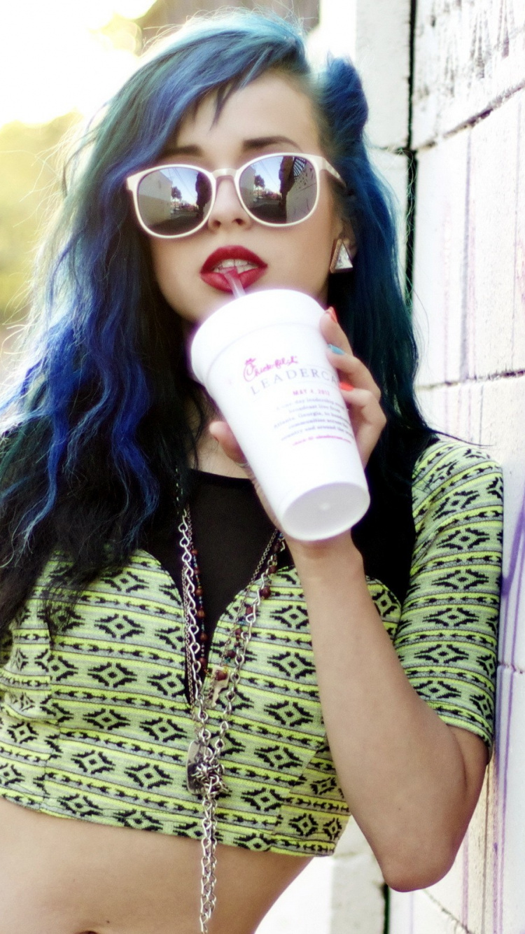 Schulter, Brillen, Kleidung, Street Fashion, Pink. Wallpaper in 750x1334 Resolution