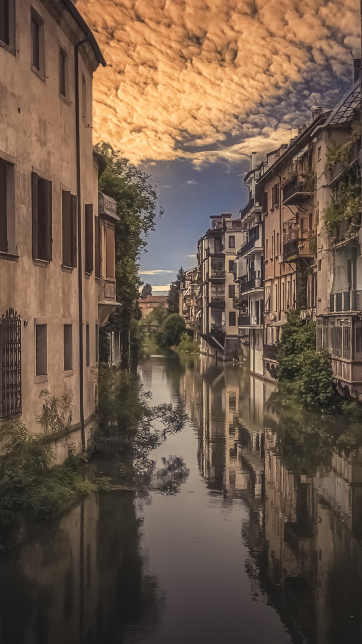 Brown Concrete Building Beside River During Daytime. Wallpaper in 720x1280 Resolution