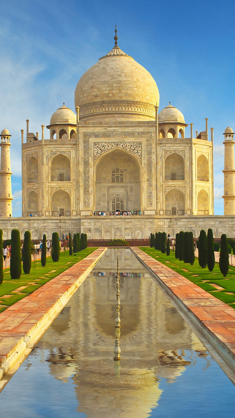 Bâtiment en Béton Blanc Sous Ciel Bleu Pendant la Journée. Wallpaper in 750x1334 Resolution