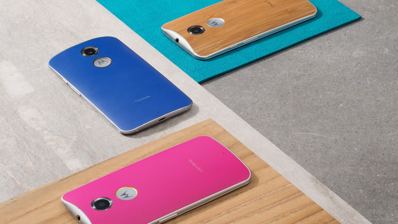 or Iphone 6s Sur Table en Bois Marron. Wallpaper in 1280x720 Resolution