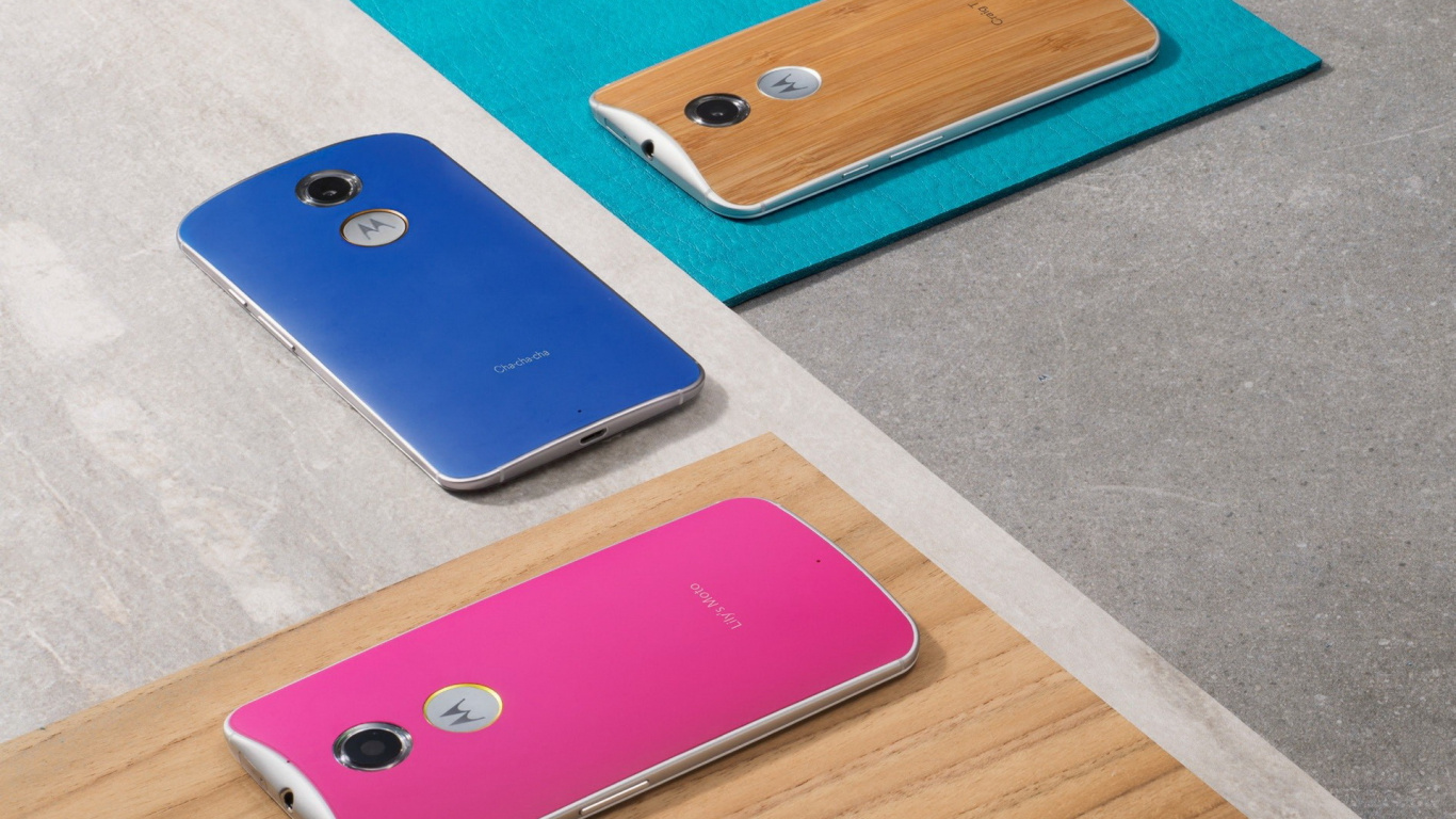 or Iphone 6s Sur Table en Bois Marron. Wallpaper in 1366x768 Resolution