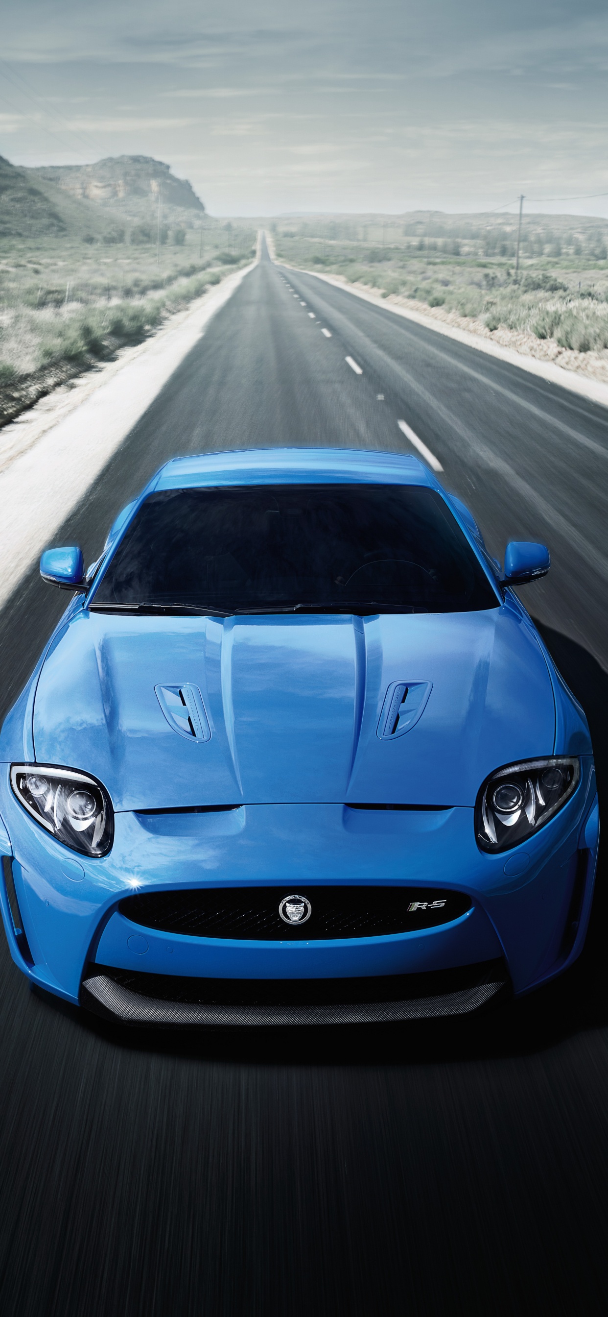 BMW m 3 Azul en la Carretera Durante el Día. Wallpaper in 1242x2688 Resolution