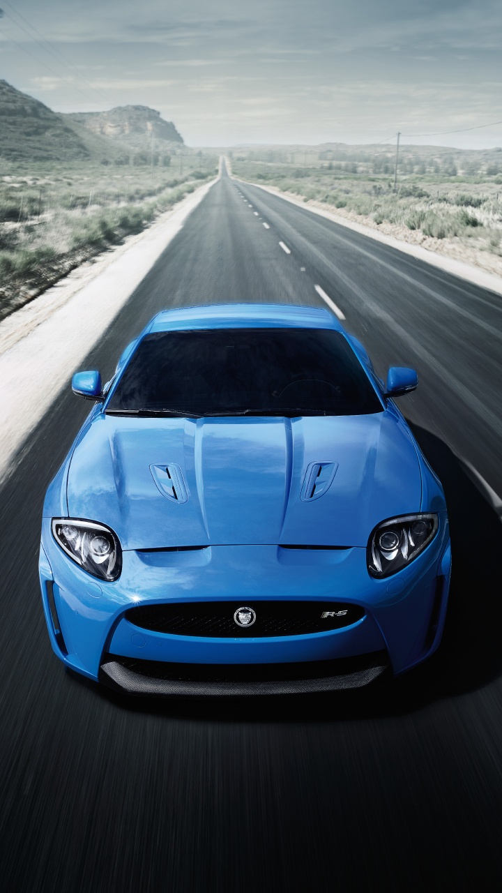BMW m 3 Azul en la Carretera Durante el Día. Wallpaper in 720x1280 Resolution