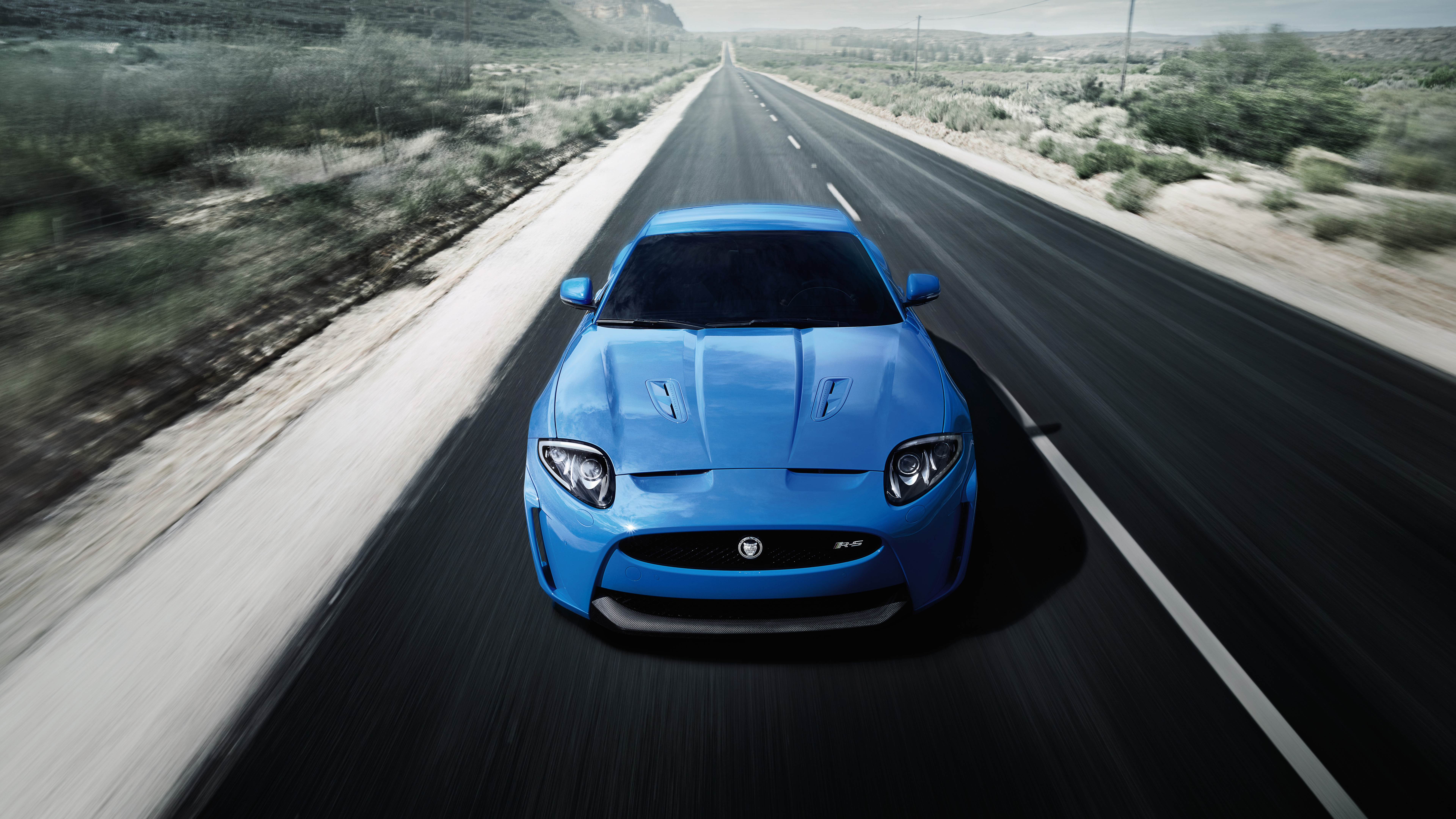 BMW m 3 Azul en la Carretera Durante el Día. Wallpaper in 7680x4320 Resolution
