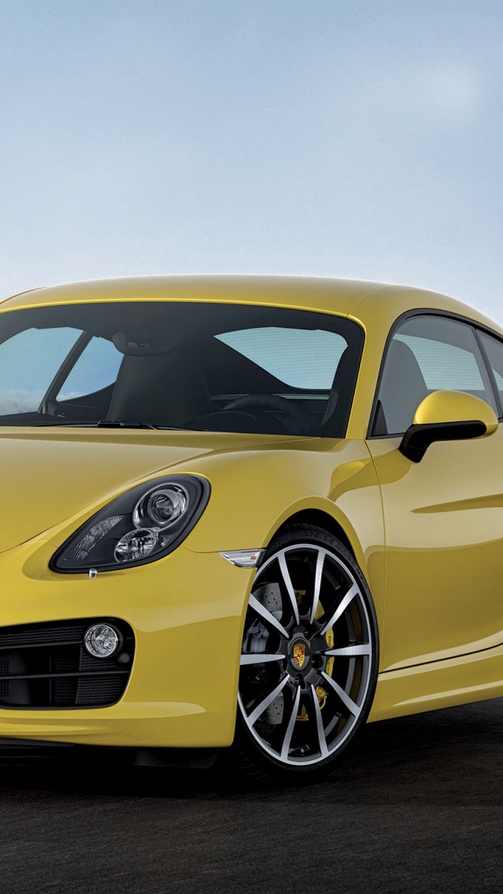 Gelber Porsche 911 Auf Weißem Hintergrund. Wallpaper in 720x1280 Resolution