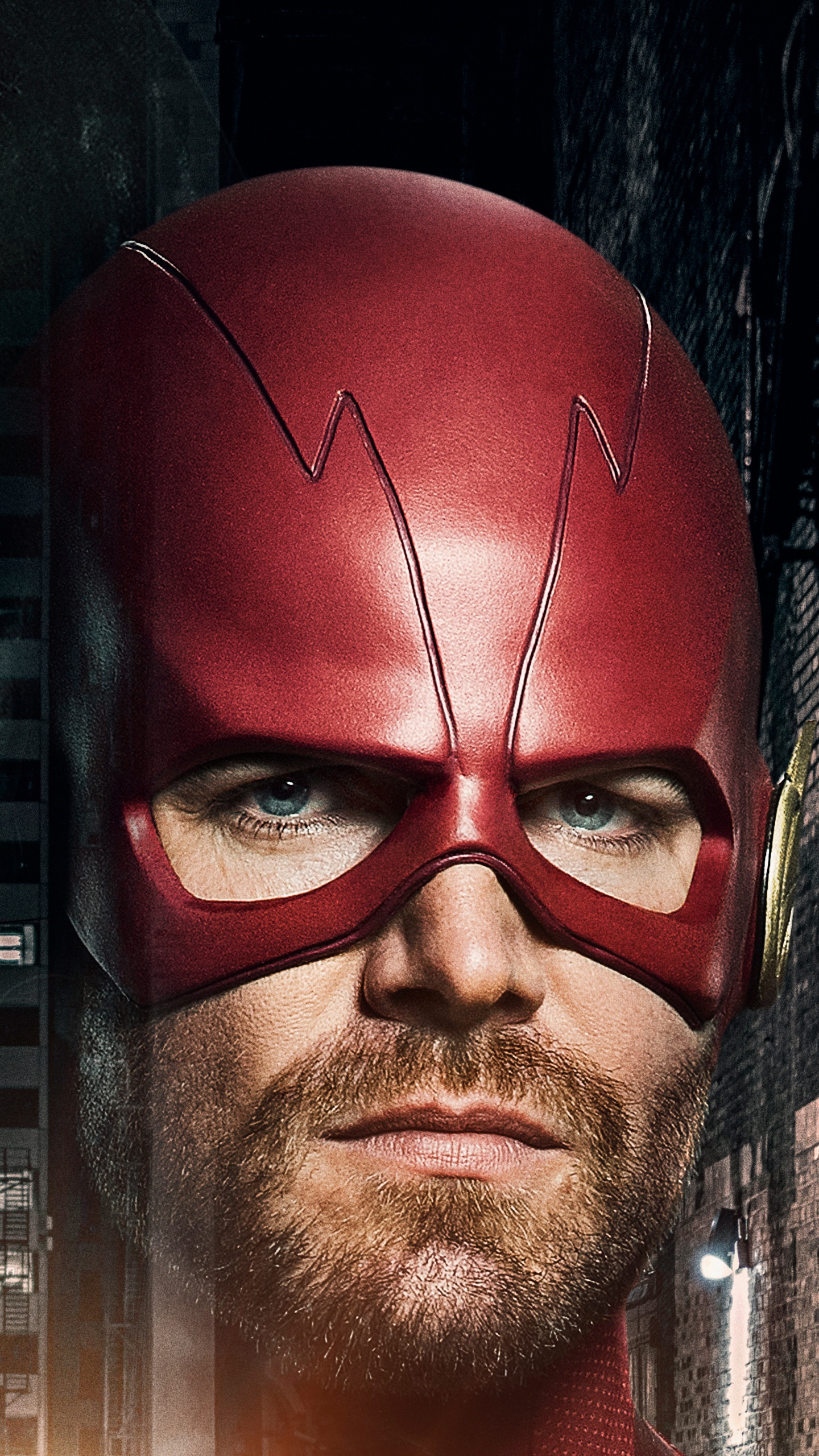 Mann in Roter Maske Und Grünen Blättern. Wallpaper in 1440x2560 Resolution