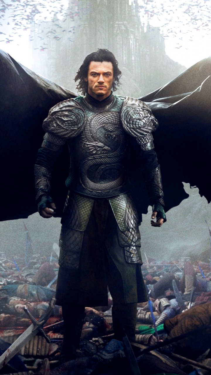 Mann im Schwarzen Und Grauen Anzug, Der Neben Einem Schwarzen Und Braunen Tier Steht. Wallpaper in 720x1280 Resolution