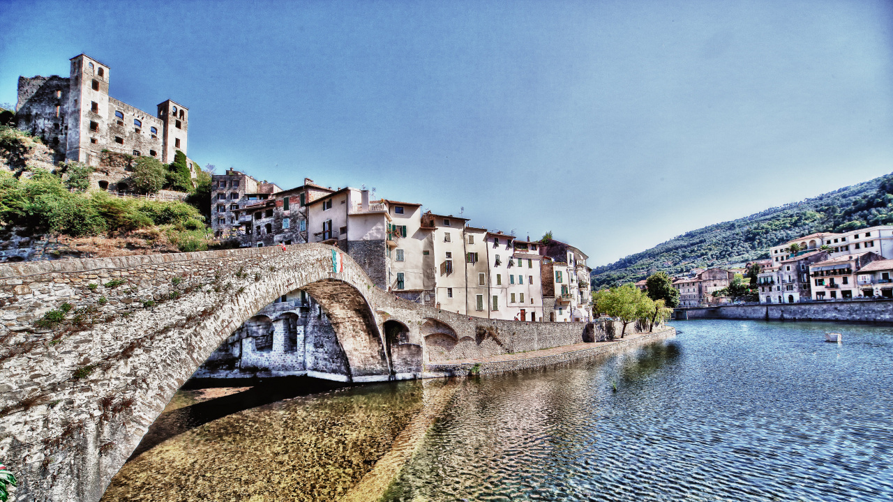 Pont en Béton Blanc Au-dessus de la Rivière. Wallpaper in 1280x720 Resolution
