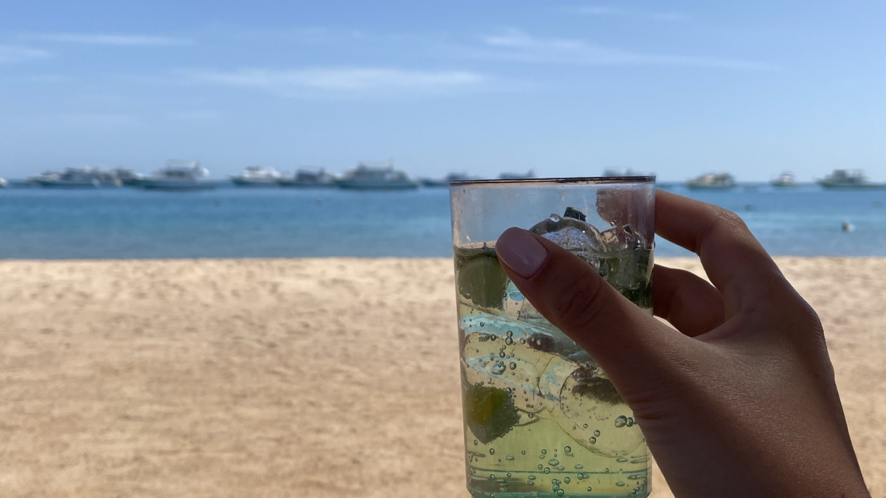 Playa, Agua, Azure, Gesto, Viaje. Wallpaper in 1280x720 Resolution