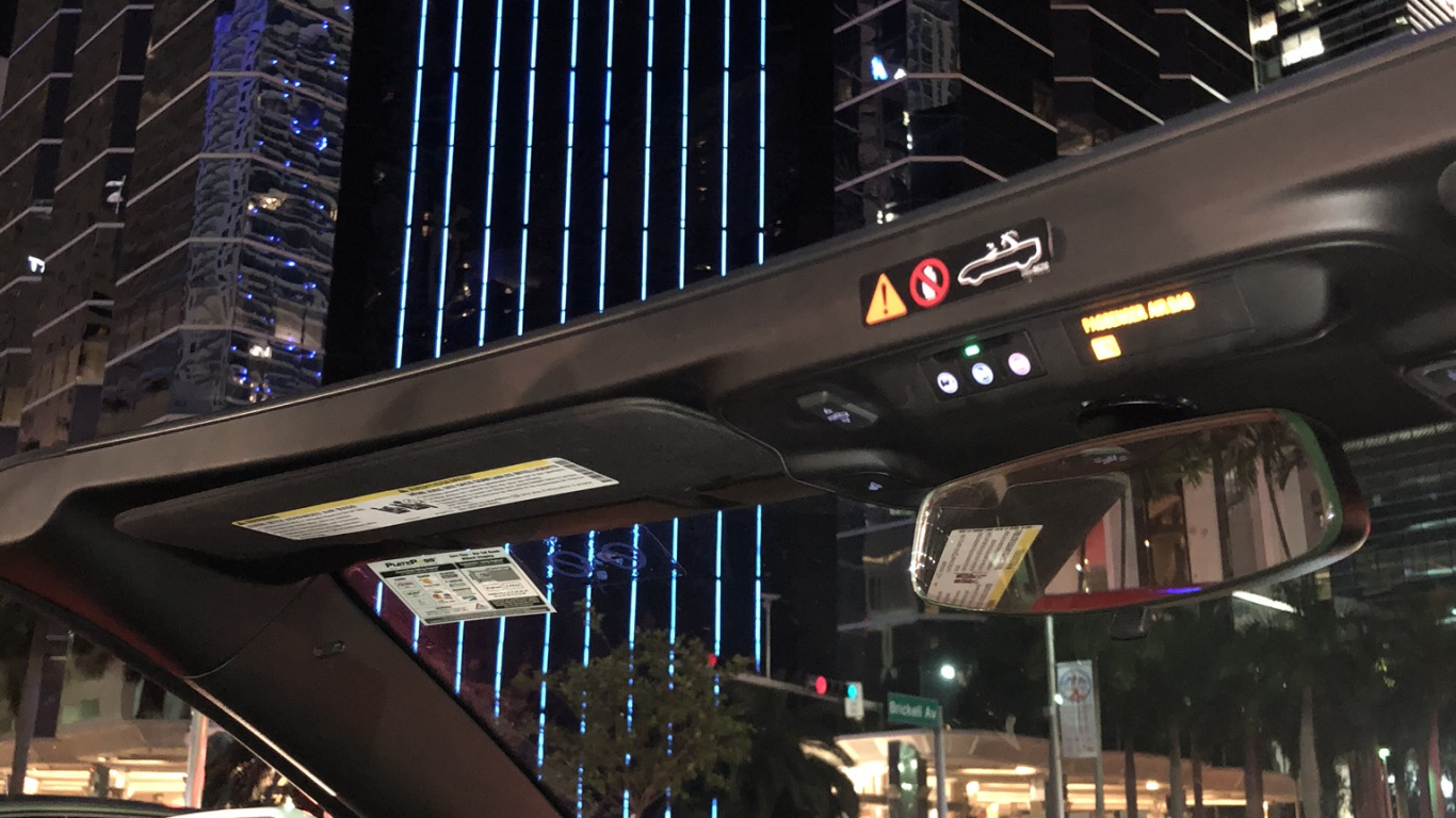 Autoshow, König, Mitte Größe Auto, Executive Car, Transport. Wallpaper in 1366x768 Resolution