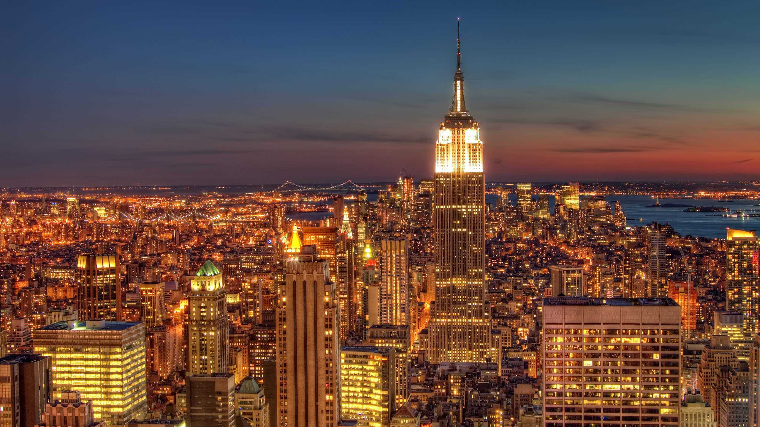 Skyline Der Stadt Bei Nacht Night. Wallpaper in 2560x1440 Resolution