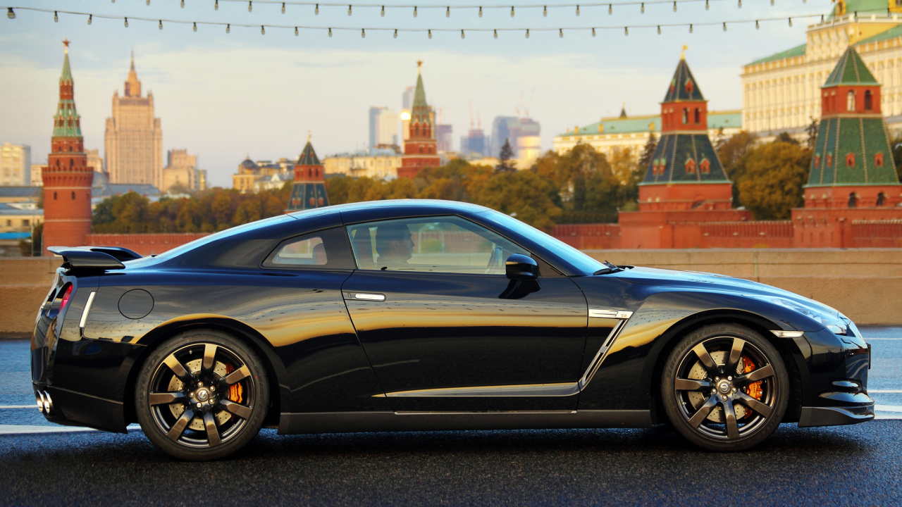 Black Coupe Parked on The Side of The Road. Wallpaper in 1280x720 Resolution