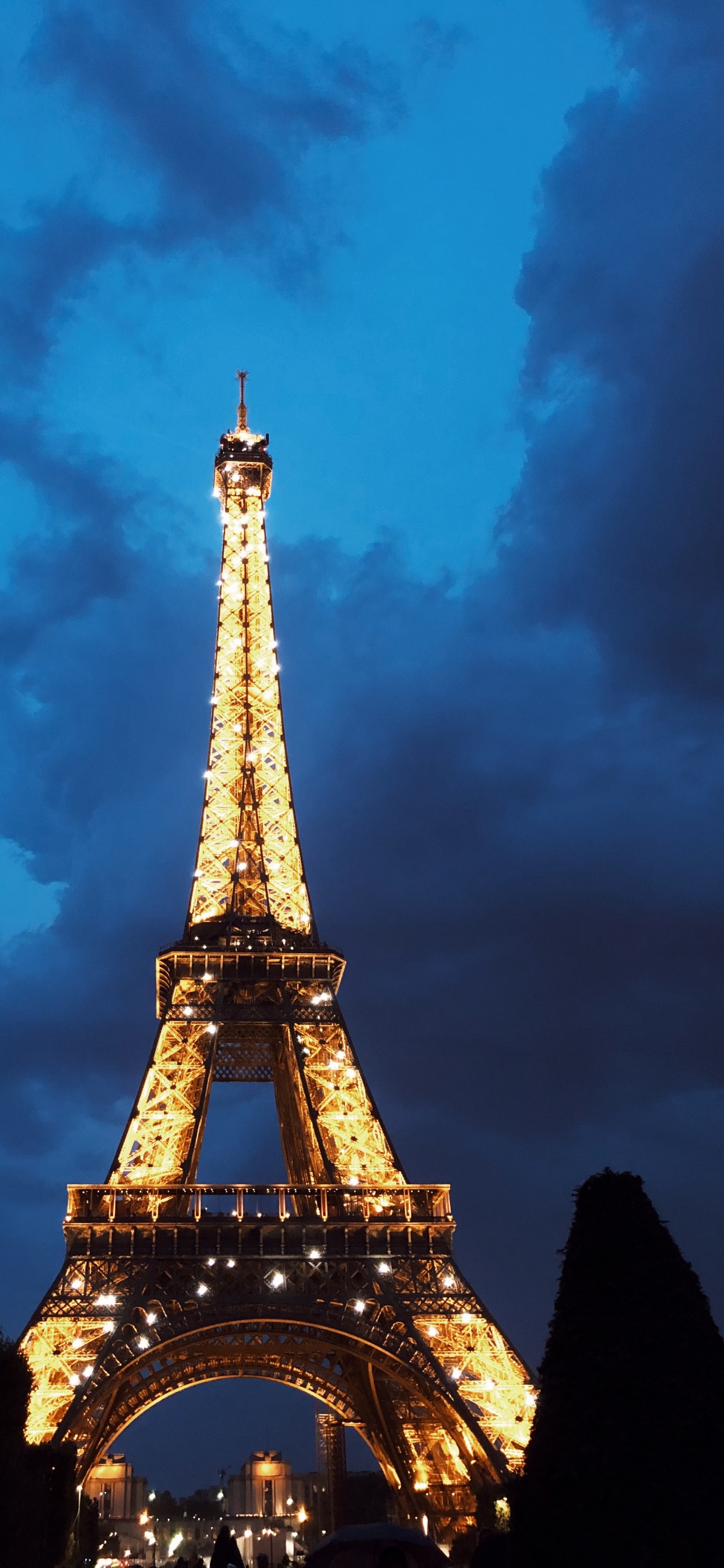 Paris, Tour Eiffel, Attraction Touristique, Monument, Blue. Wallpaper in 1242x2688 Resolution