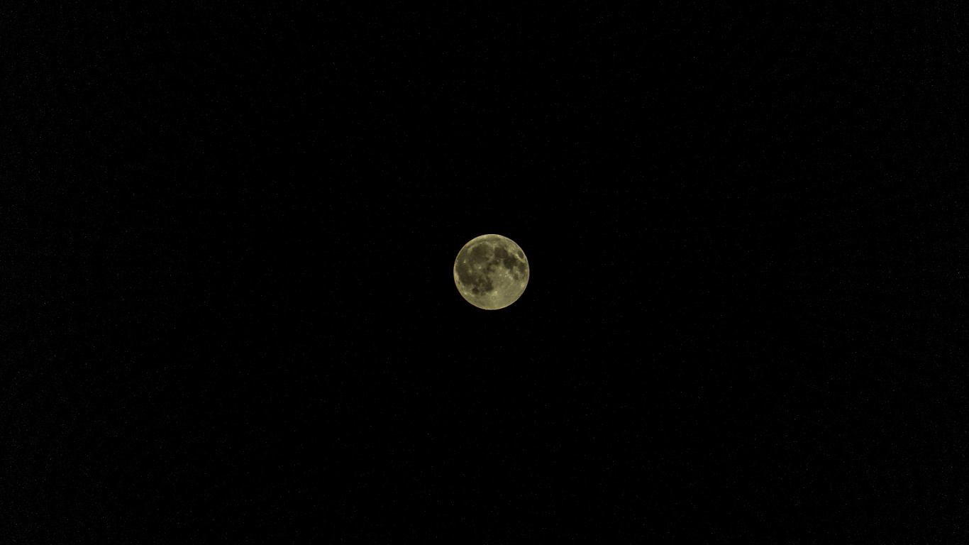 Luna Llena en el Cielo Nocturno. Wallpaper in 1366x768 Resolution