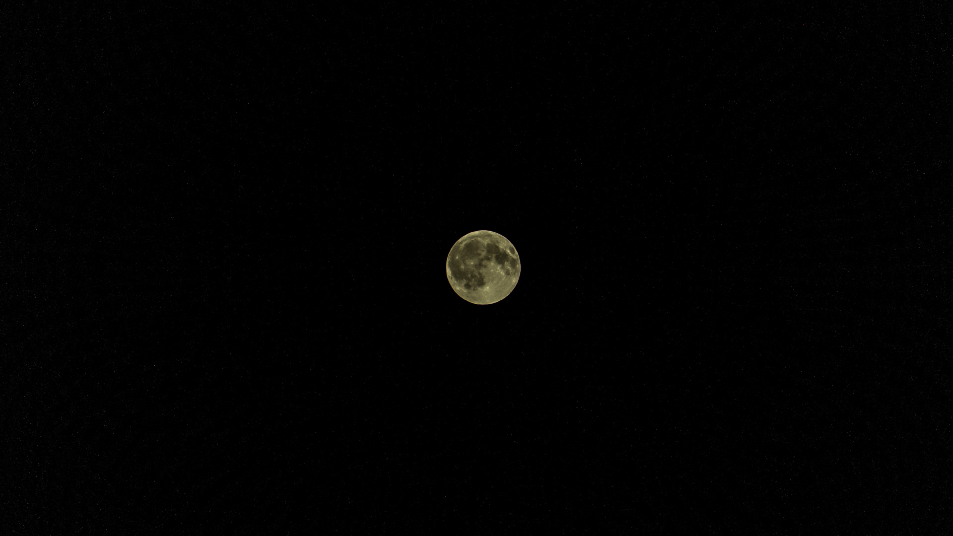 Full Moon in The Night Sky. Wallpaper in 1920x1080 Resolution