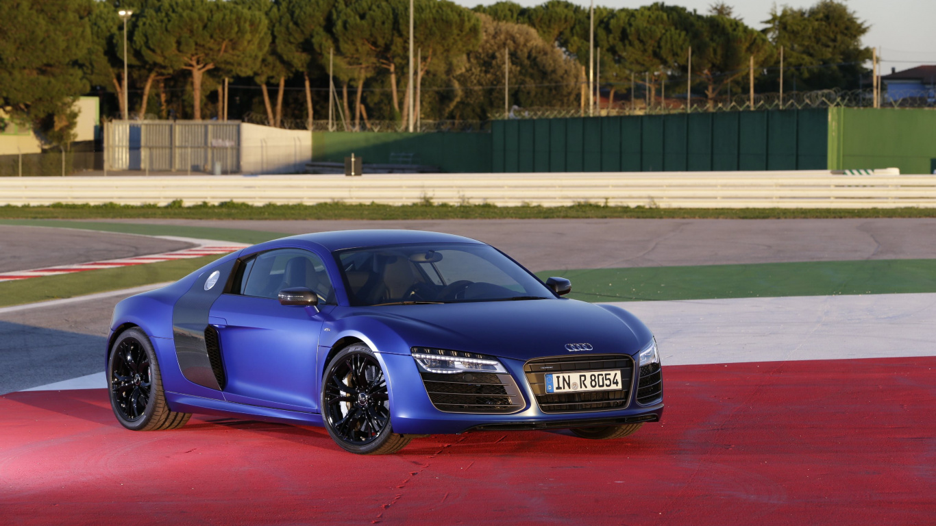 Roter Porsche 911 Tagsüber Auf Der Bahn. Wallpaper in 1366x768 Resolution