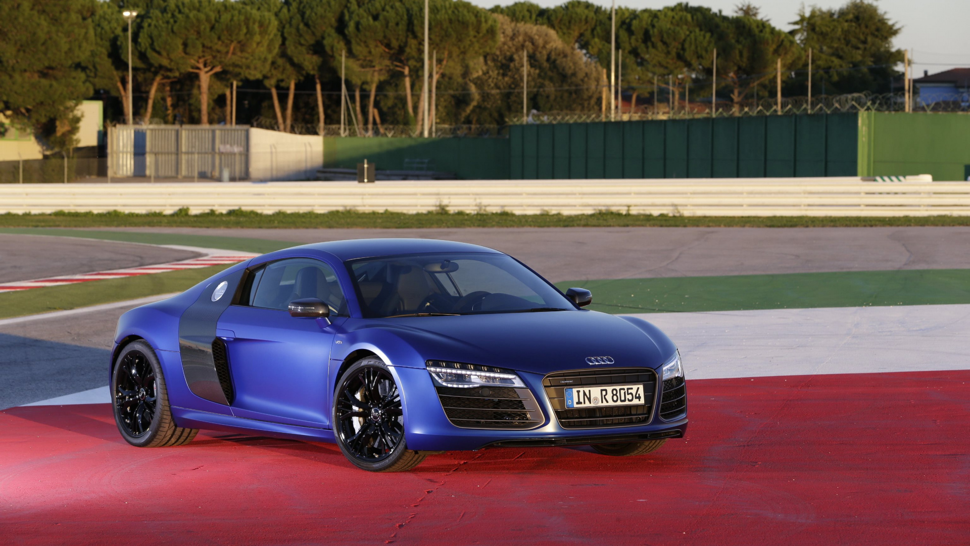 Porsche 911 Rouge Sur Piste Pendant la Journée. Wallpaper in 1920x1080 Resolution