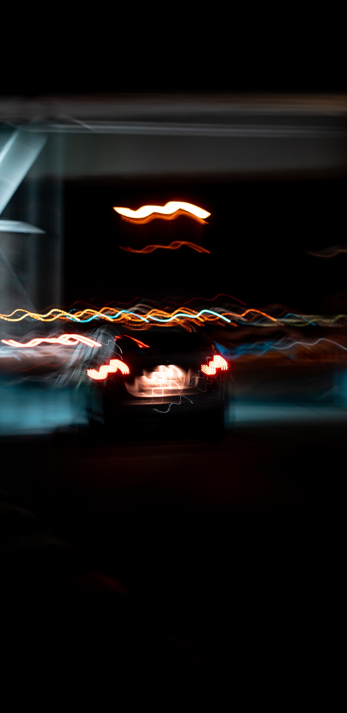 Blau Und Rot Beleuchteter Tunnel. Wallpaper in 1440x2960 Resolution