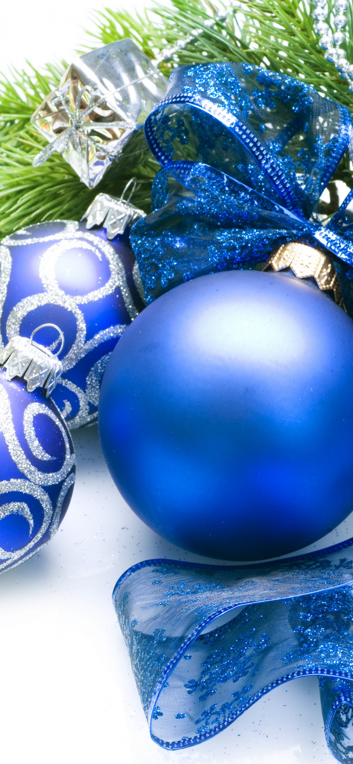 Weihnachten, Christmas Ornament, Weihnachtsdekoration, Neujahr, Blau. Wallpaper in 1125x2436 Resolution