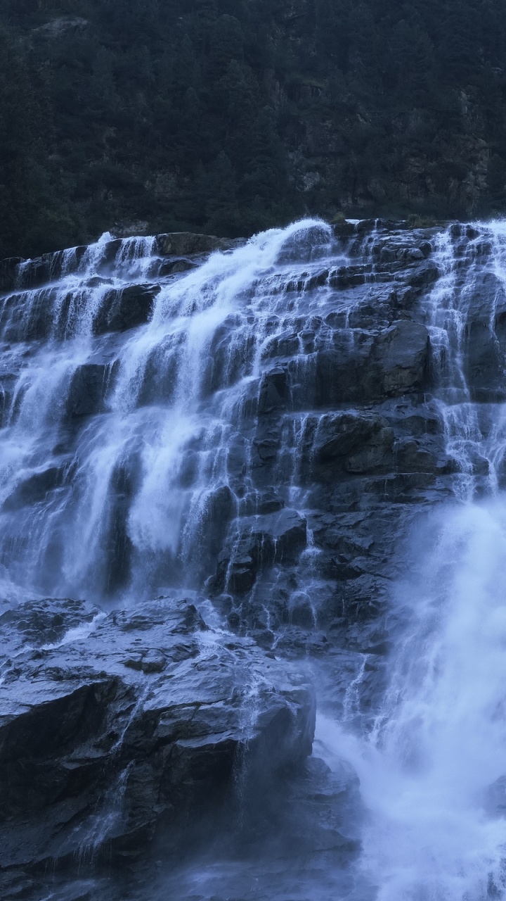Water Falls in Black and White. Wallpaper in 720x1280 Resolution
