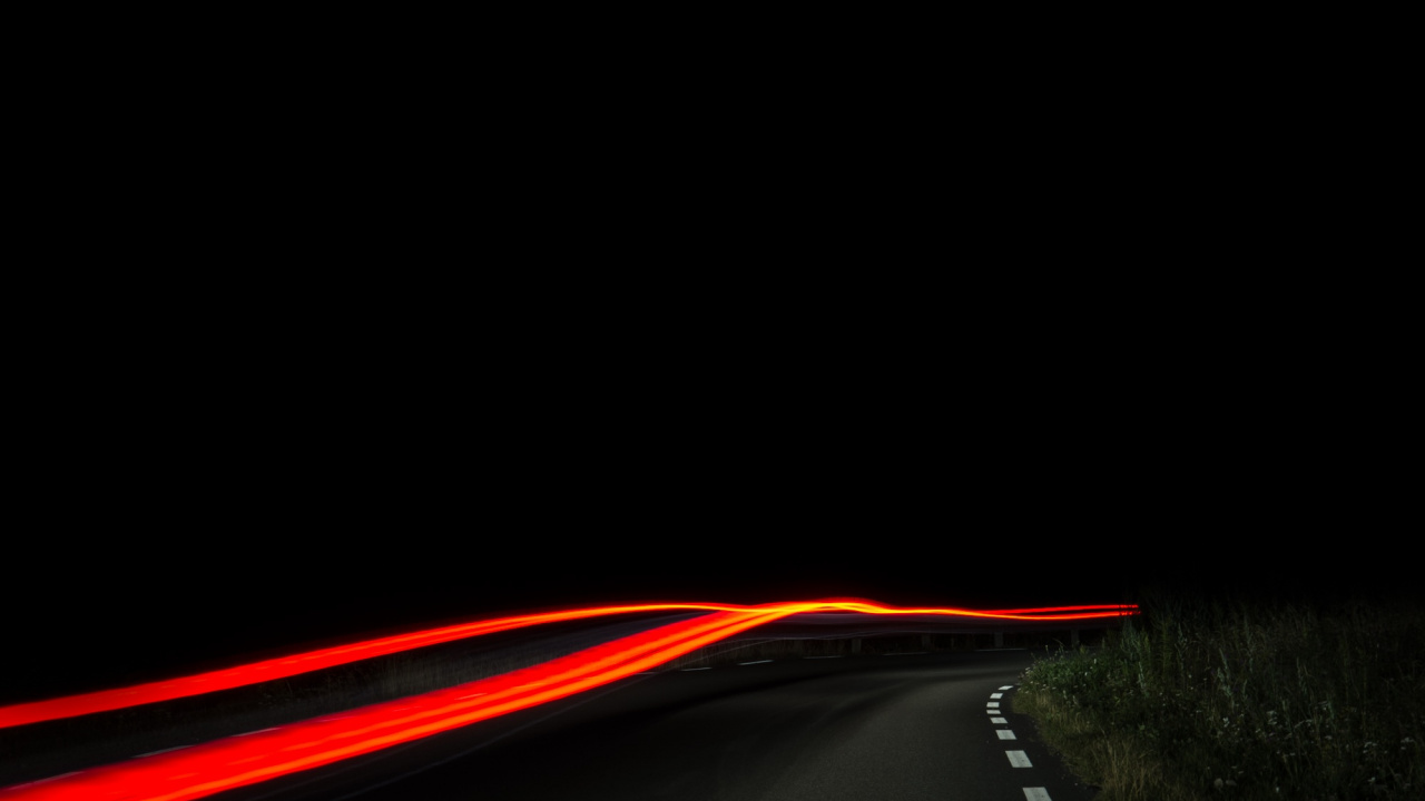 Red Light on Black Asphalt Road. Wallpaper in 1280x720 Resolution