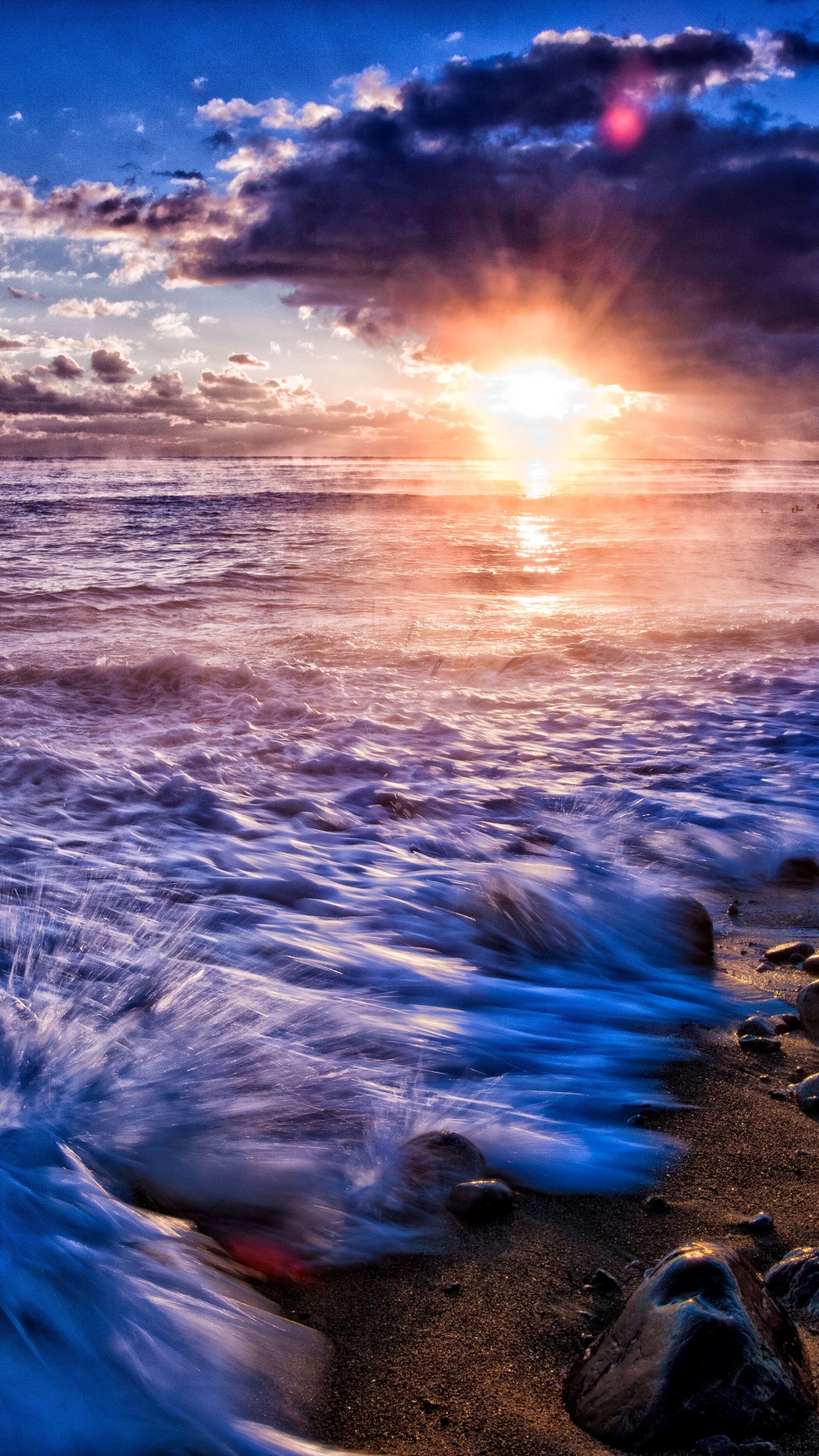 Sea Waves Crashing on Shore During Sunset. Wallpaper in 1440x2560 Resolution