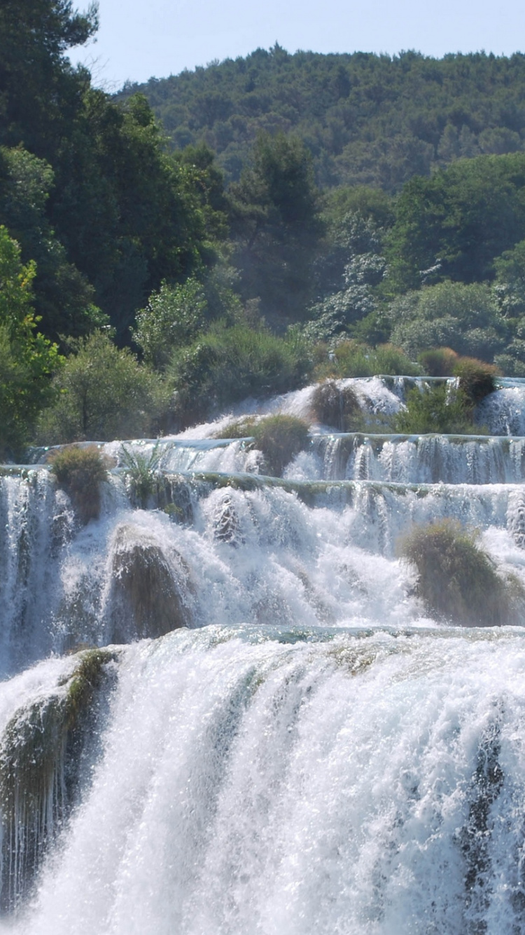 Waterfalls Near Green Trees During Daytime. Wallpaper in 750x1334 Resolution