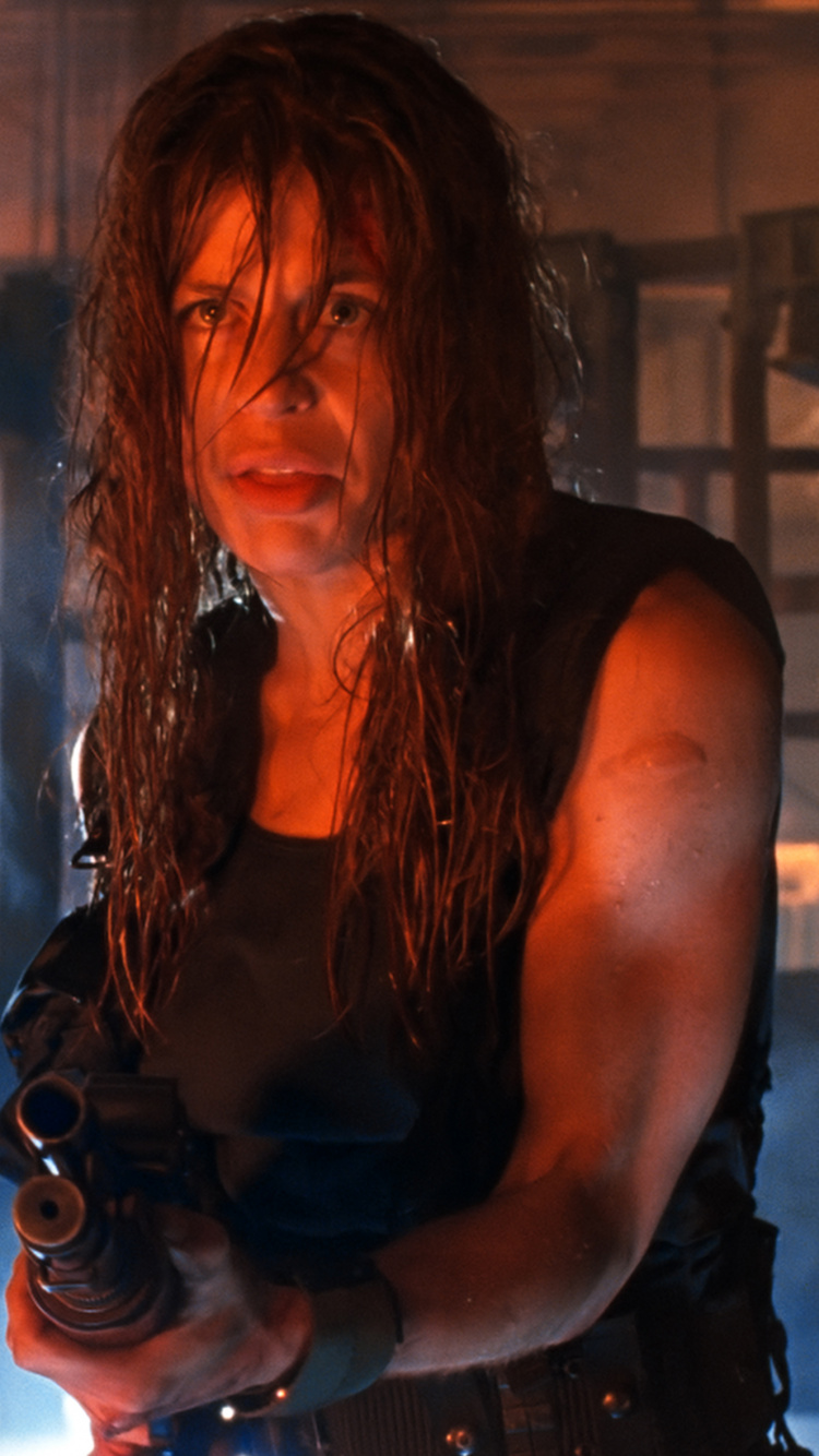 Mujer en Camisa de Manga Larga Negra Con Cámara Réflex Digital Negra. Wallpaper in 750x1334 Resolution