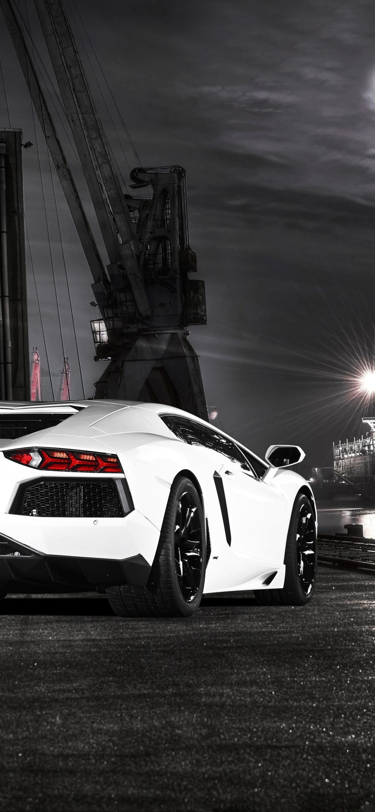 Porsche 911 Blanche Sur Route Pendant la Nuit. Wallpaper in 1242x2688 Resolution