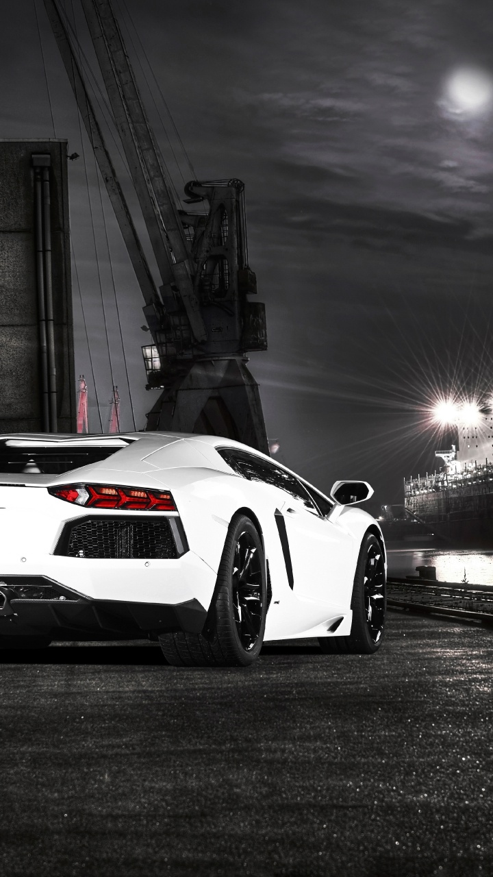 Porsche 911 Blanche Sur Route Pendant la Nuit. Wallpaper in 720x1280 Resolution