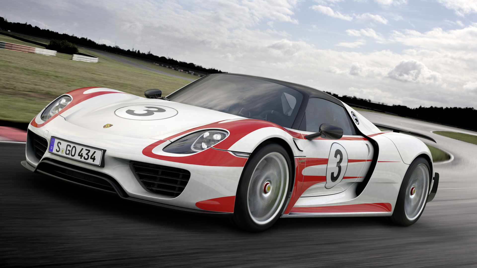 Weiß-rotes Bmw m 3 Coupe Tagsüber Unterwegs. Wallpaper in 1920x1080 Resolution