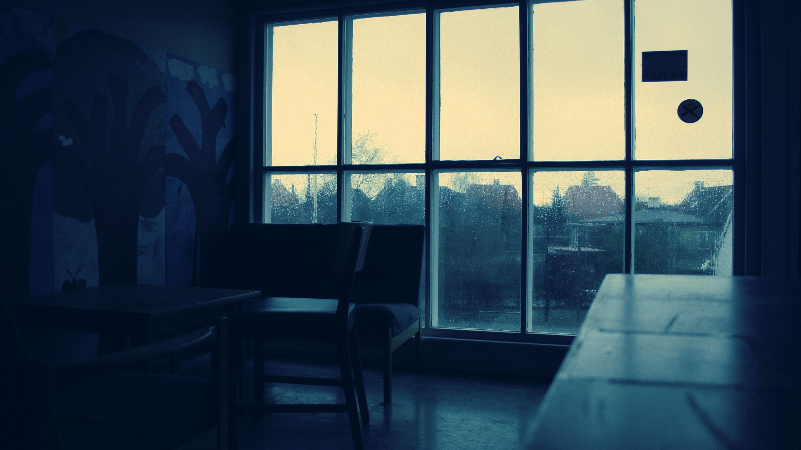 Black Wooden Table Near Window. Wallpaper in 2560x1440 Resolution