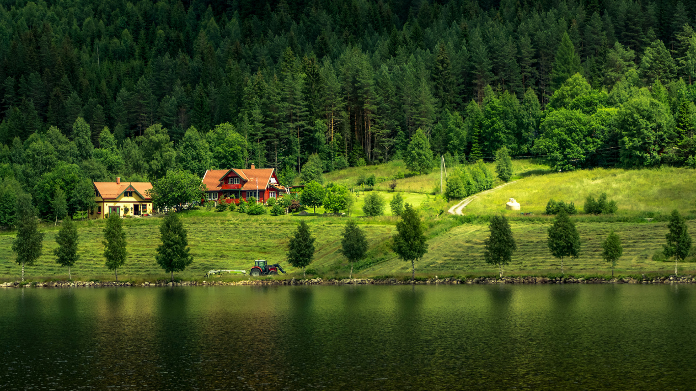 Brown House on Green Grass Field Near Lake During Daytime. Wallpaper in 1366x768 Resolution
