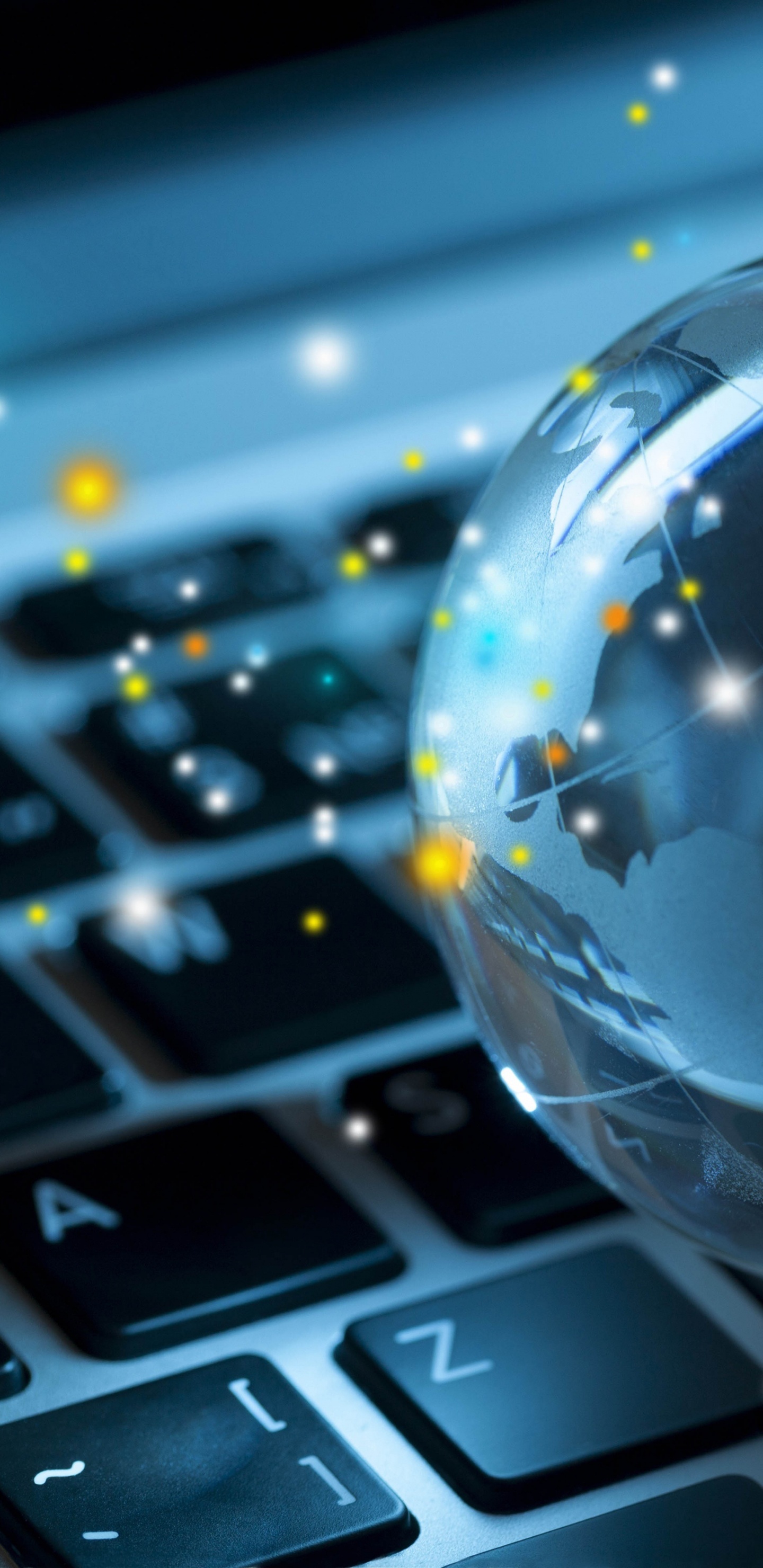 Bola de Cristal Transparente en la Computadora Portátil en Blanco y Negro. Wallpaper in 1440x2960 Resolution