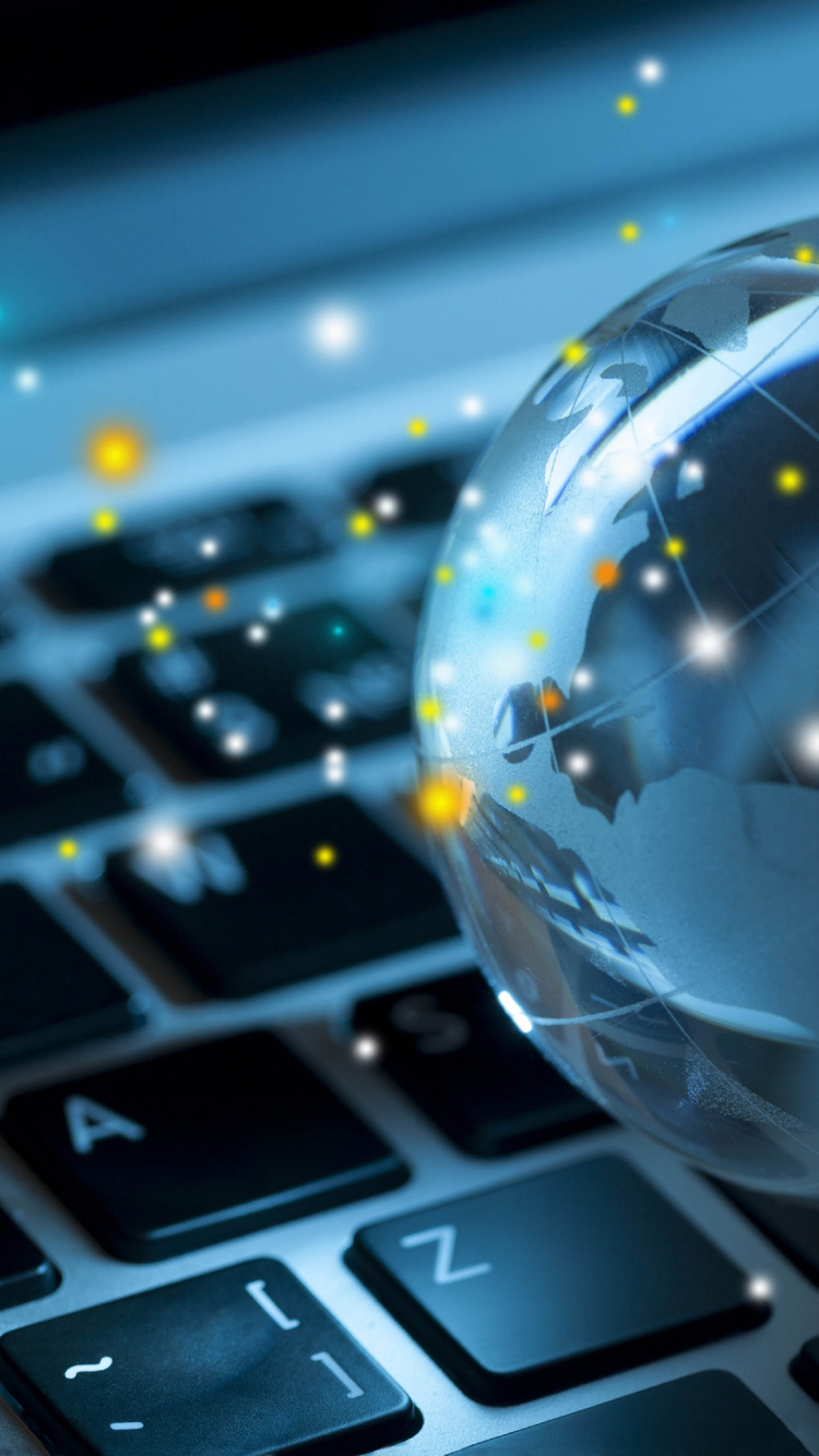 Bola de Cristal Transparente en la Computadora Portátil en Blanco y Negro. Wallpaper in 750x1334 Resolution